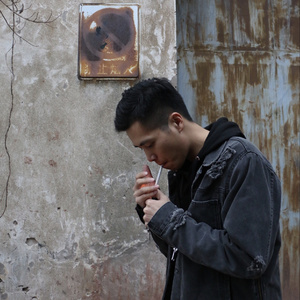 小女孩和男生一起生孩子视频
